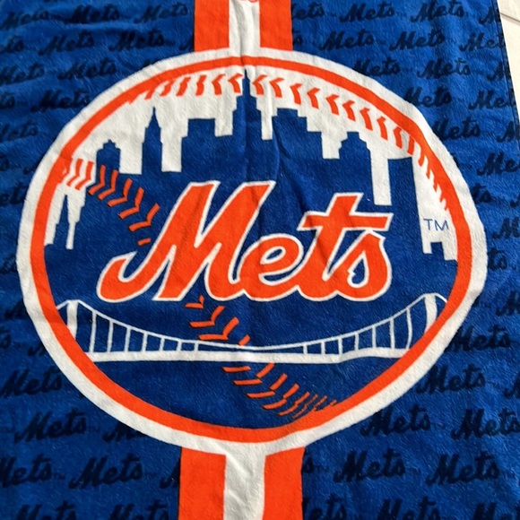 NY METS Large Towel - Picture 2 of 4